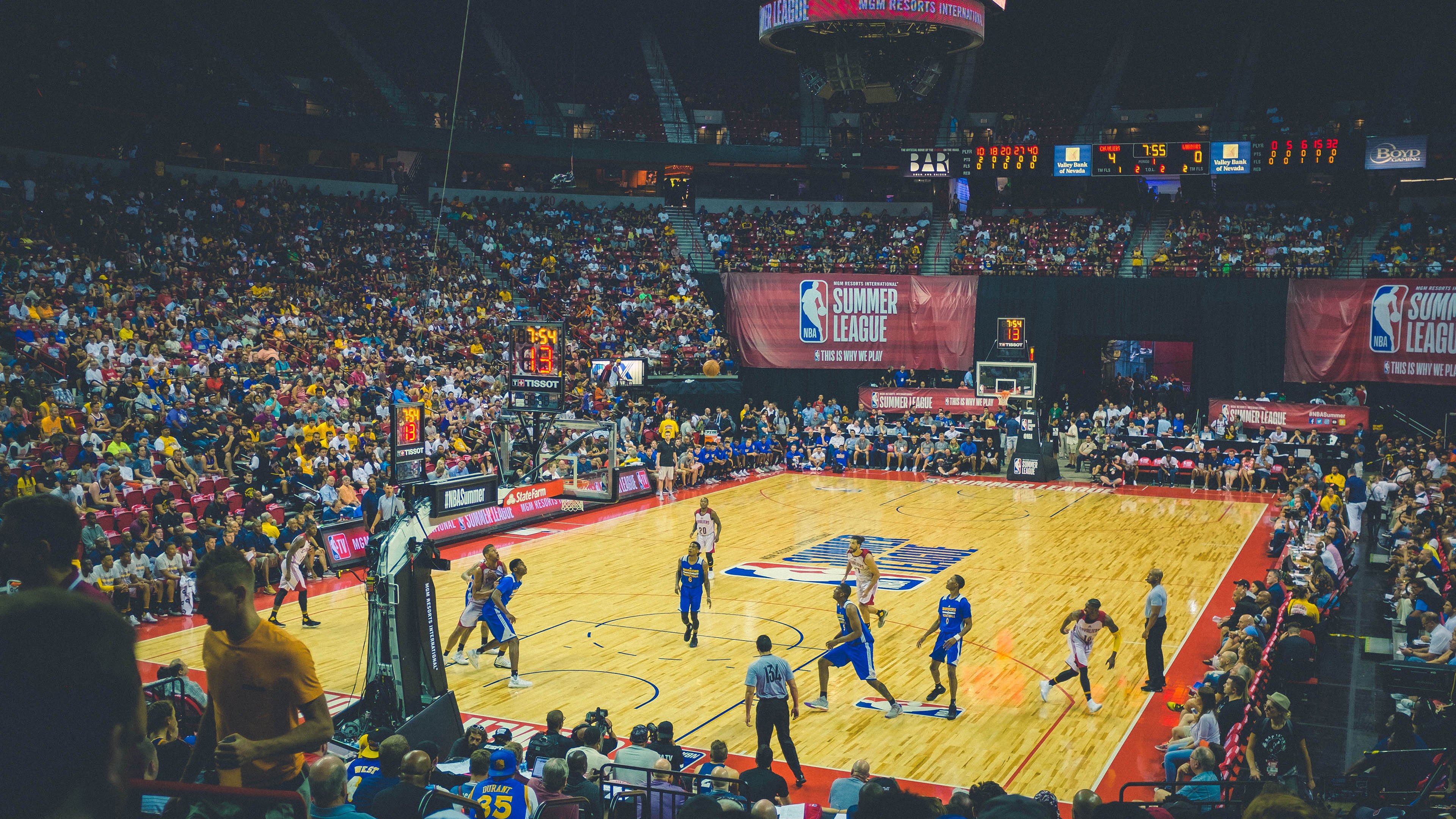 中国青少年足球裁判员上岗率逐年提升，规范化水平不断增强，足球裁判员等级考试